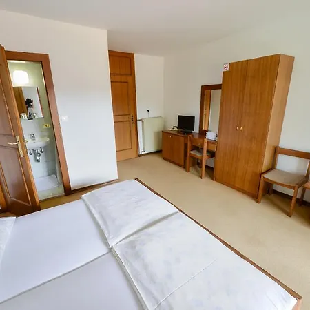 Konukevi Bakhus 3*