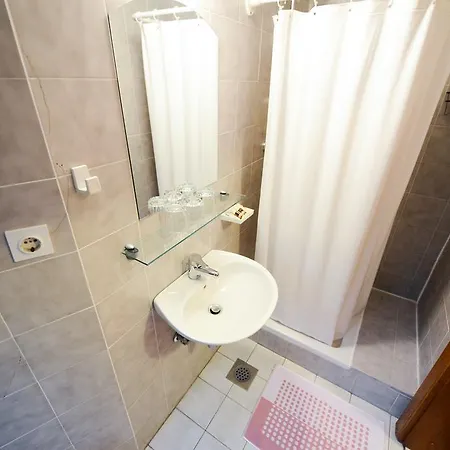 Konukevi Bakhus 3*